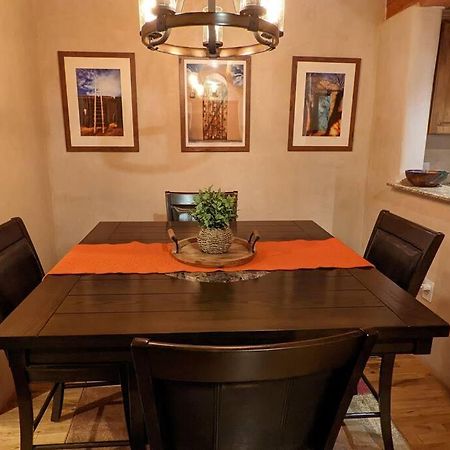 Enchanted Casita With Private Outdoor Hot Tub And Patio, Near Santa Fe Plaza, Sleeps 4 With Free Parking サンタフェ エクステリア 写真