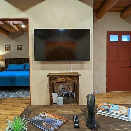 Enchanted Casita With Private Outdoor Hot Tub And Patio, Near Santa Fe Plaza, Sleeps 4 With Free Parking サンタフェ エクステリア 写真