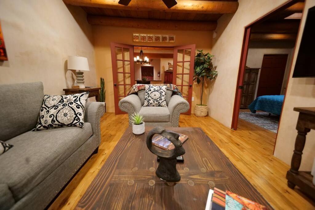 Enchanted Casita With Private Outdoor Hot Tub And Patio, Near Santa Fe Plaza, Sleeps 4 With Free Parking サンタフェ エクステリア 写真