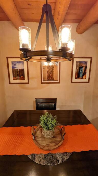 Enchanted Casita With Private Outdoor Hot Tub And Patio, Near Santa Fe Plaza, Sleeps 4 With Free Parking サンタフェ エクステリア 写真