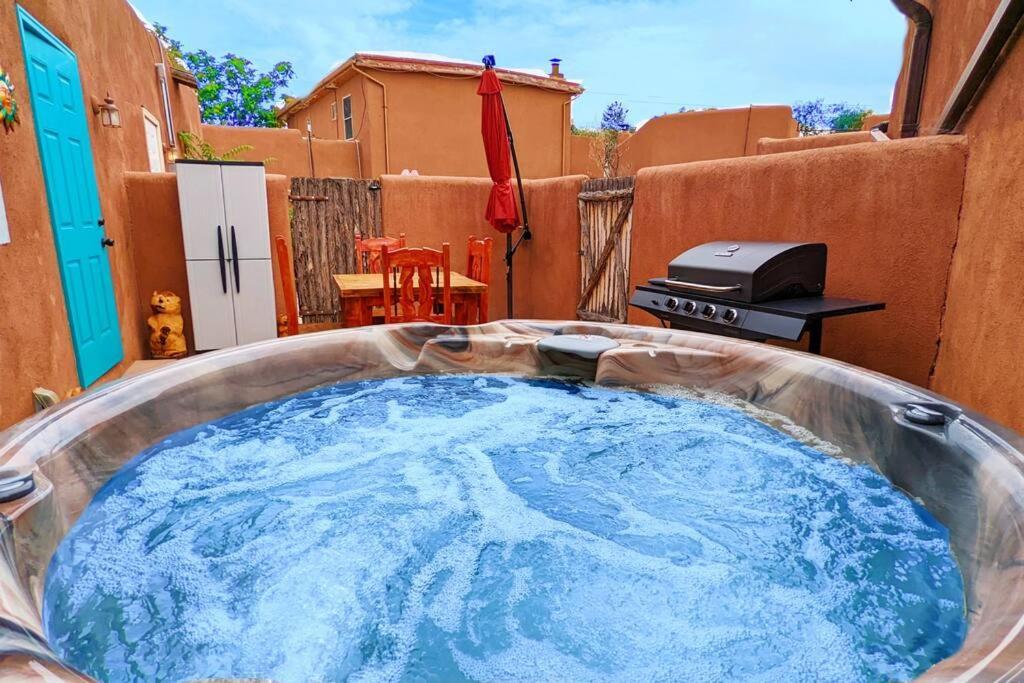 Enchanted Casita With Private Outdoor Hot Tub And Patio, Near Santa Fe Plaza, Sleeps 4 With Free Parking サンタフェ エクステリア 写真