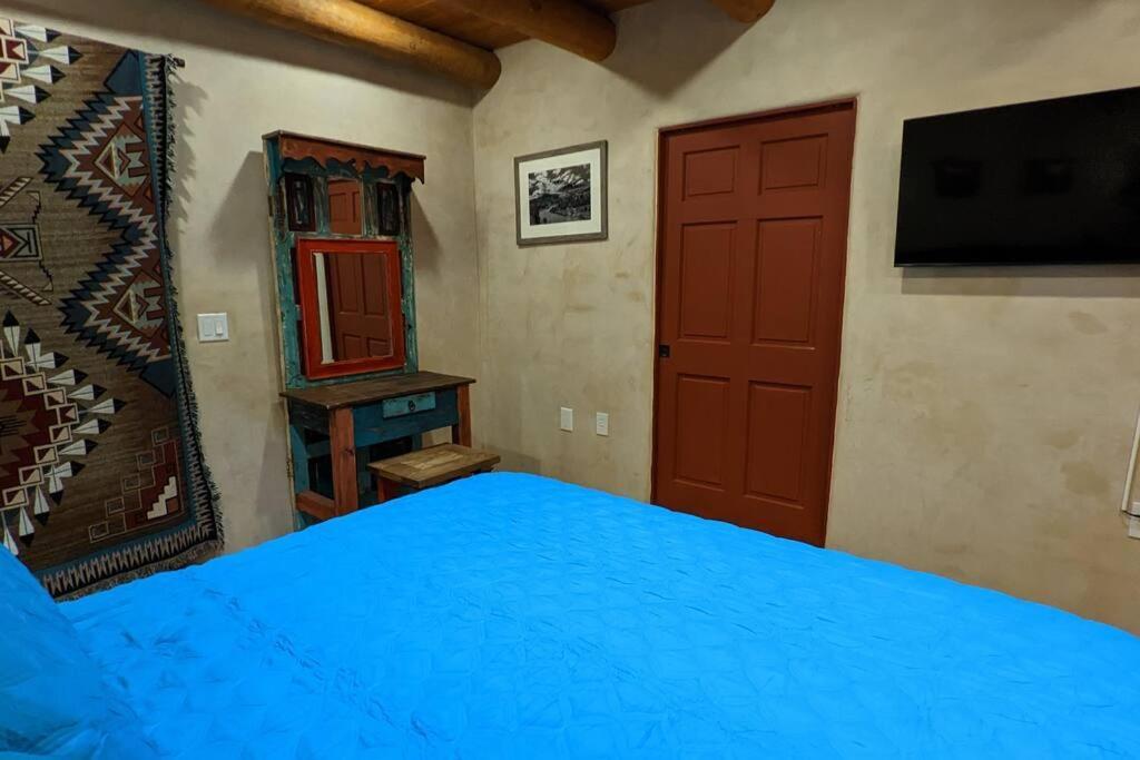 Enchanted Casita With Private Outdoor Hot Tub And Patio, Near Santa Fe Plaza, Sleeps 4 With Free Parking サンタフェ エクステリア 写真