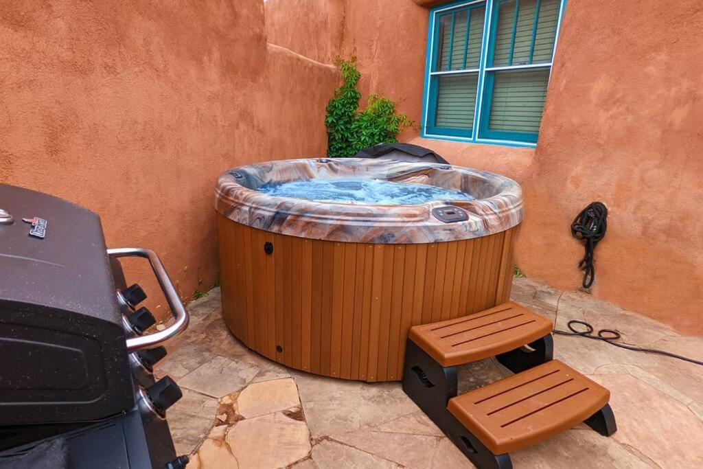 Enchanted Casita With Private Outdoor Hot Tub And Patio, Near Santa Fe Plaza, Sleeps 4 With Free Parking サンタフェ エクステリア 写真