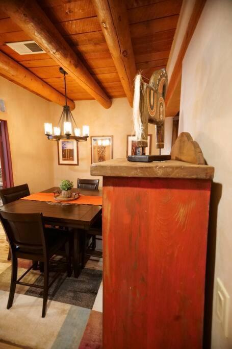 Enchanted Casita With Private Outdoor Hot Tub And Patio, Near Santa Fe Plaza, Sleeps 4 With Free Parking サンタフェ エクステリア 写真