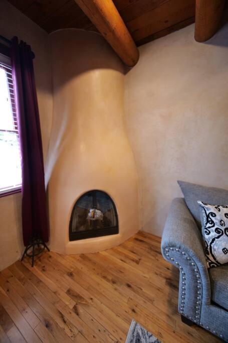 Enchanted Casita With Private Outdoor Hot Tub And Patio, Near Santa Fe Plaza, Sleeps 4 With Free Parking サンタフェ エクステリア 写真