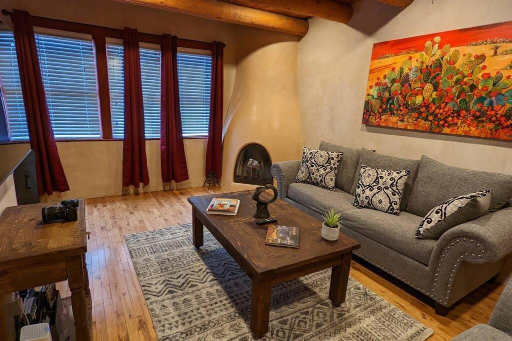 Enchanted Casita With Private Outdoor Hot Tub And Patio, Near Santa Fe Plaza, Sleeps 4 With Free Parking サンタフェ エクステリア 写真