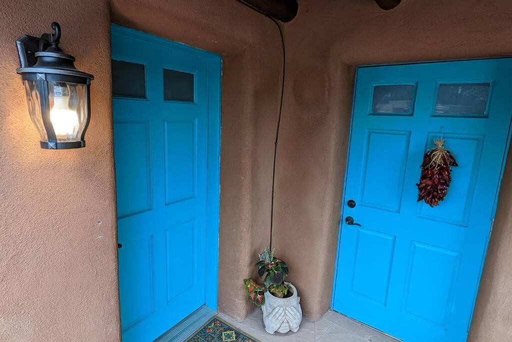 Enchanted Casita With Private Outdoor Hot Tub And Patio, Near Santa Fe Plaza, Sleeps 4 With Free Parking サンタフェ エクステリア 写真