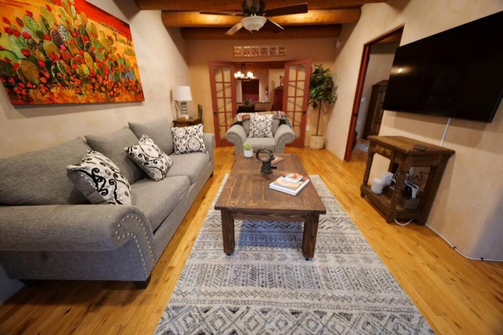 Enchanted Casita With Private Outdoor Hot Tub And Patio, Near Santa Fe Plaza, Sleeps 4 With Free Parking サンタフェ エクステリア 写真