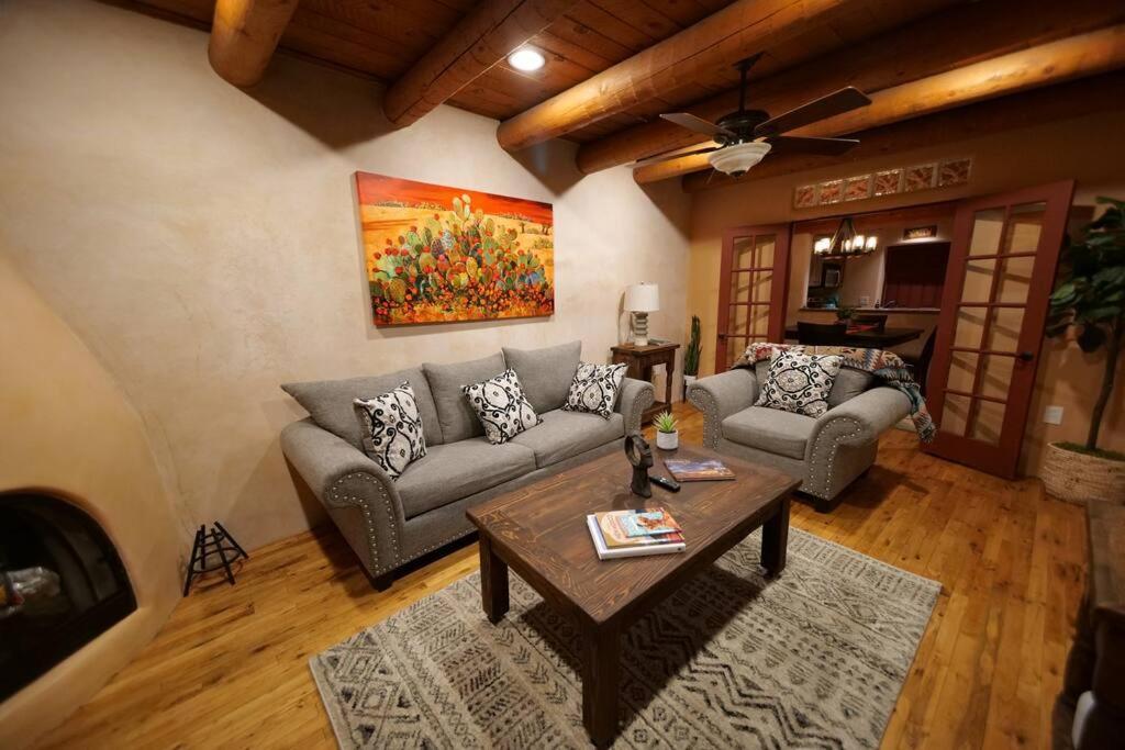 Enchanted Casita With Private Outdoor Hot Tub And Patio, Near Santa Fe Plaza, Sleeps 4 With Free Parking サンタフェ エクステリア 写真